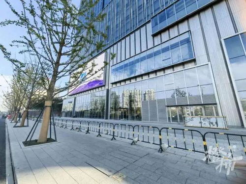 杭州中心要亮相了 外墙挂起广告,传闻中的大牌原来是它