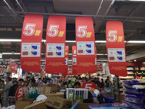 杭州超市应对双十一冲击 抢先半价促销 妇女用品柜台被抢购